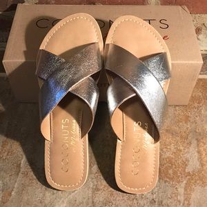 SOLD*** Coconuts Matisse Pebble Silver Sandals Sz 6